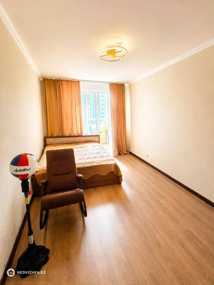 2-комнатная квартира, этаж 3 из 14, 64 м², фотография 3