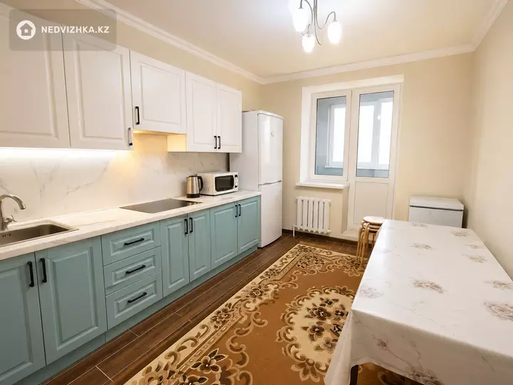 2-комнатная квартира, этаж 3 из 14, 64 м², фотография 2