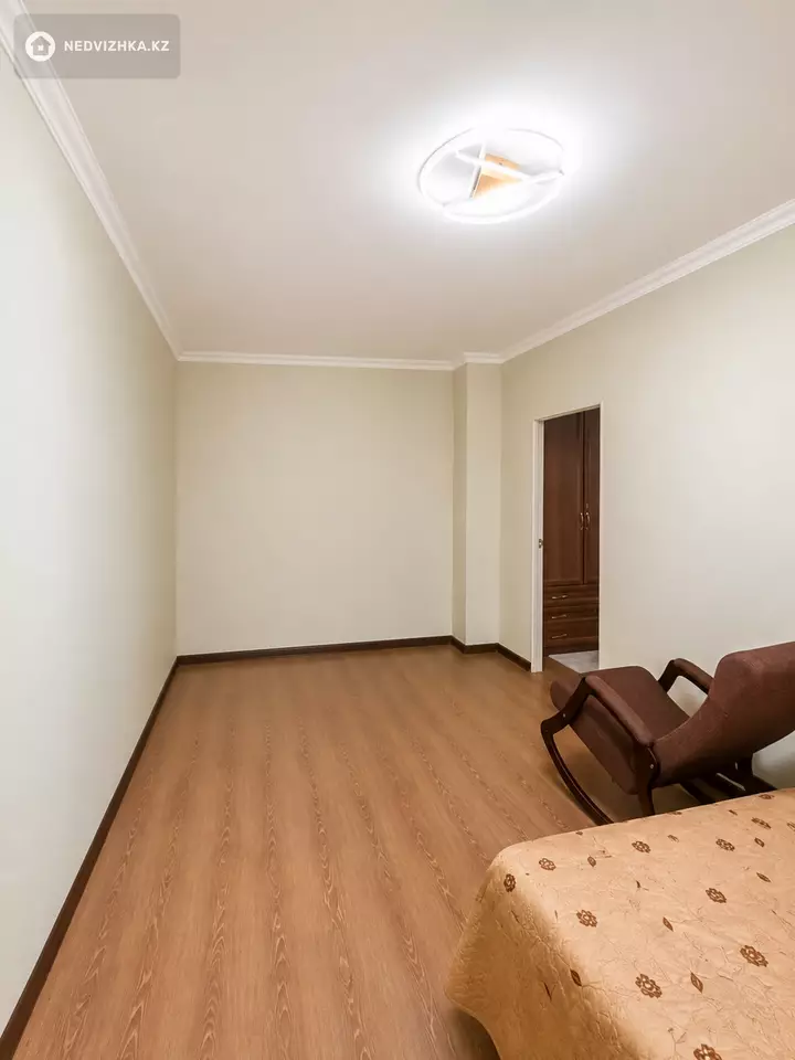 2-комнатная квартира, этаж 3 из 14, 64 м², фотография 4