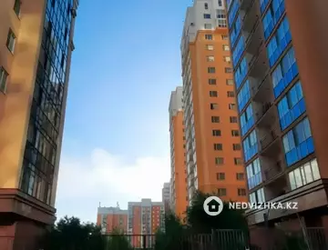 3-комнатная квартира, этаж 10 из 18, 77 м², миниатюра 9