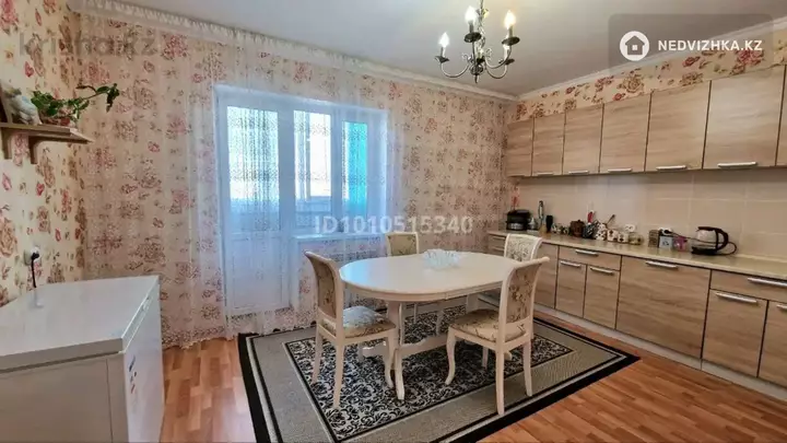 3-комнатная квартира, этаж 10 из 18, 77 м², фотография 2