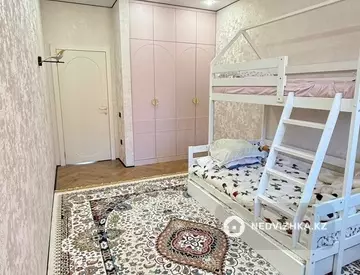 4-комнатная квартира, этаж 5 из 6, 115 м²
