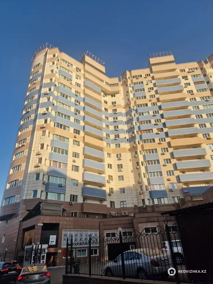 3-комнатная квартира, этаж 14 из 14, 87 м², фотография 2