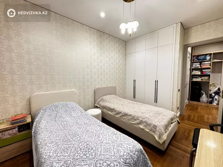 4-комнатная квартира, этаж 10 из 12, 115 м², фотография 2