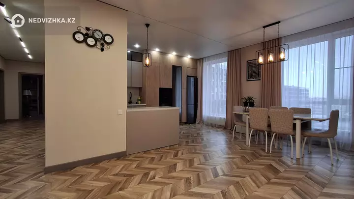 4-комнатная квартира, этаж 12 из 17, 135 м², фотография 3