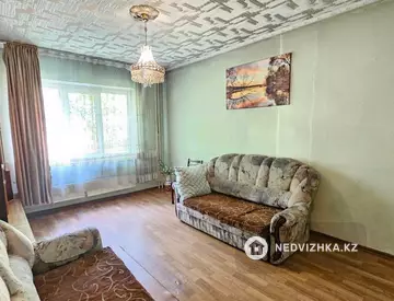 3-комнатная квартира, этаж 1 из 9, 72 м², миниатюра 1