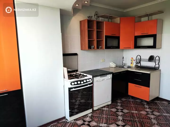 4-комнатная квартира, этаж 5 из 5, 100 м², На длительный срок, фотография 3