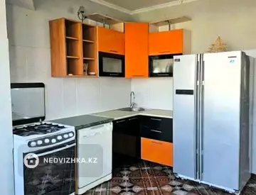 4-комнатная квартира, этаж 5 из 5, 100 м², На длительный срок