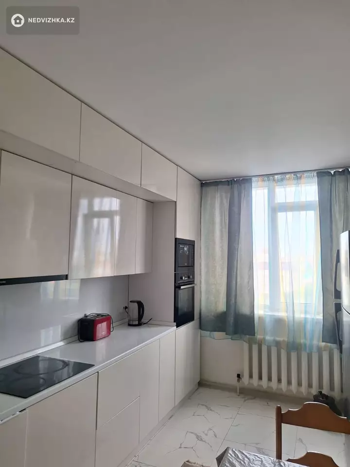 2-комнатная квартира, этаж 10 из 12, 67 м², фотография 3