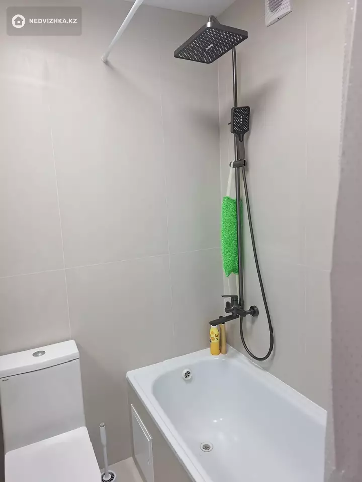 2-комнатная квартира, этаж 10 из 12, 67 м², фотография 2