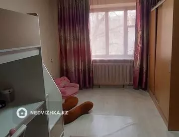 4-комнатная квартира, этаж 3 из 3, 81 м²
