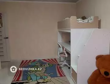 4-комнатная квартира, этаж 3 из 3, 81 м²