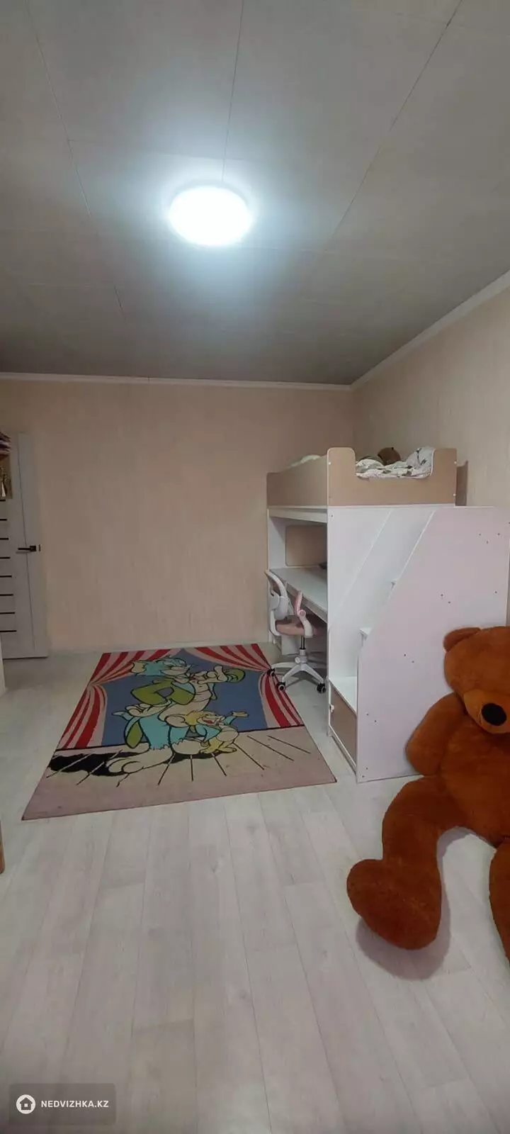 4-комнатная квартира, этаж 3 из 3, 81 м², фотография 2