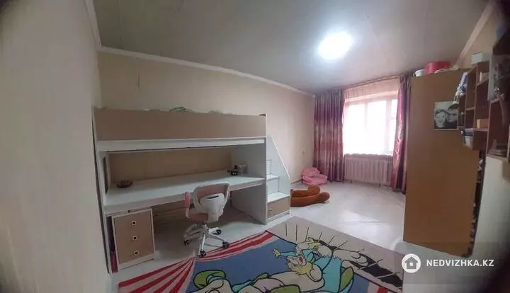 4-комнатная квартира, этаж 3 из 3, 81 м², фотография 3