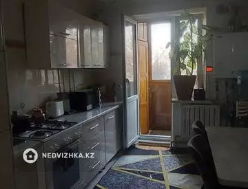 4-комнатная квартира, этаж 3 из 3, 81 м²