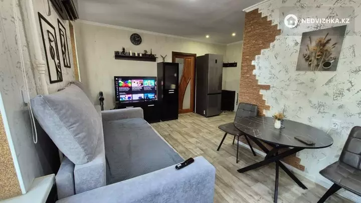 2-комнатная квартира, этаж 3 из 3, 39 м², фотография 3