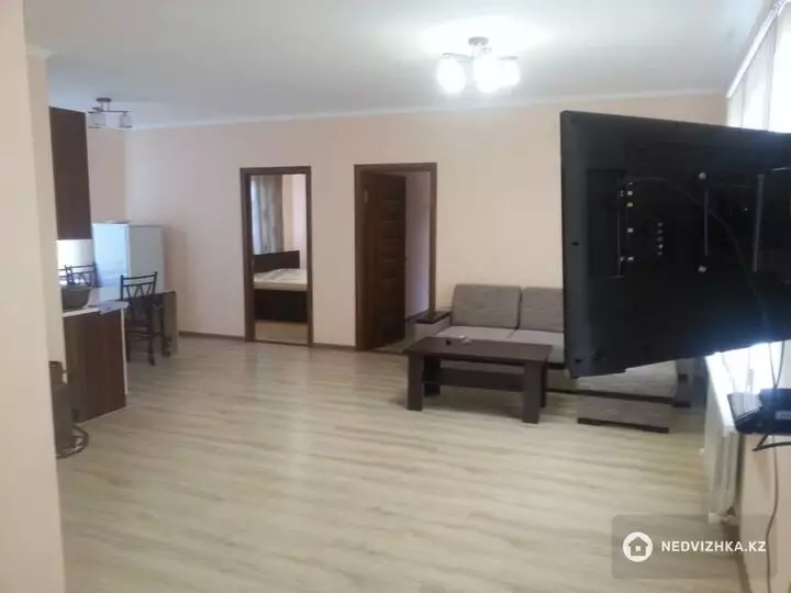 3-комнатная квартира, этаж 2 из 2, 100 м², На длительный срок, фотография 3