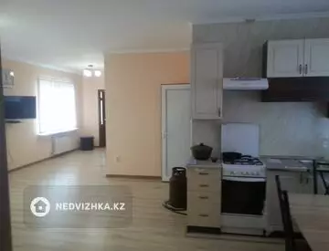 3-комнатная квартира, этаж 2 из 2, 100 м², На длительный срок