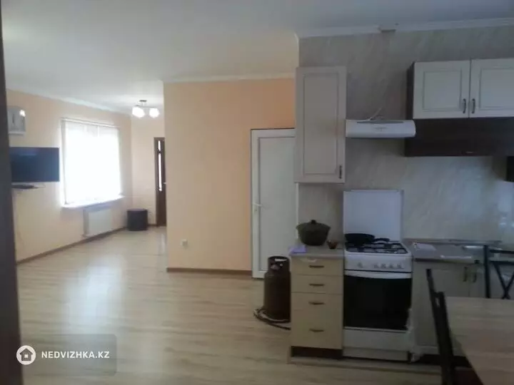 3-комнатная квартира, этаж 2 из 2, 100 м², На длительный срок, фотография 4