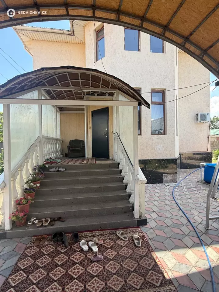5-комнатный дом, 5.7 соток, 240 м², фотография 3