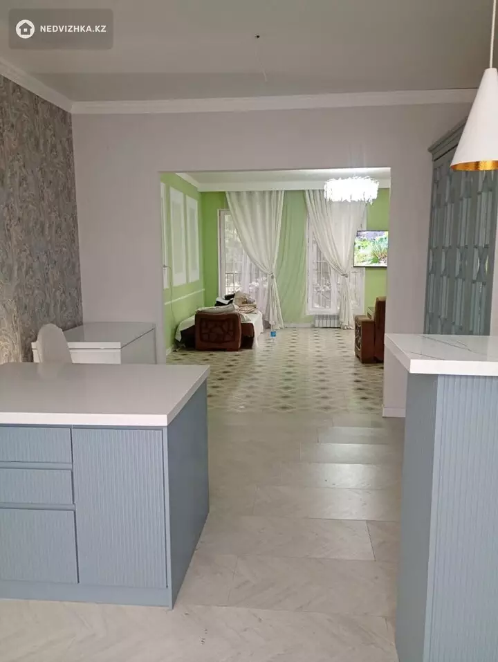 4-комнатный дом, 3.8 соток, 200 м², фотография 2