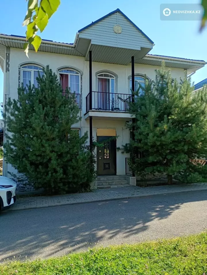 4-комнатный дом, 3.8 соток, 200 м², фотография 3