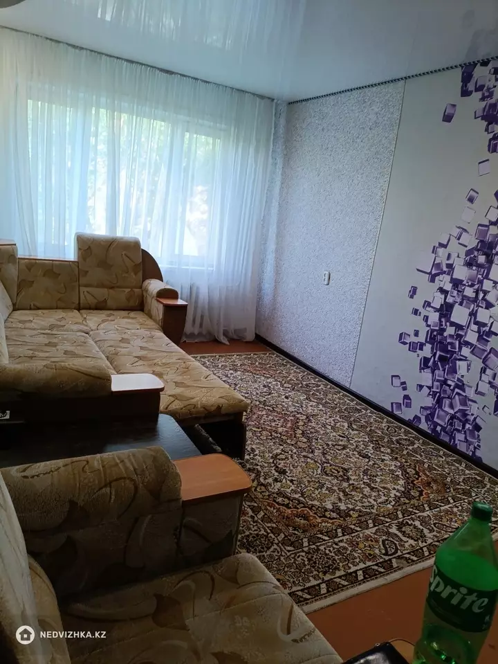 2-комнатная квартира, этаж 4 из 4, 50 м², фотография 2