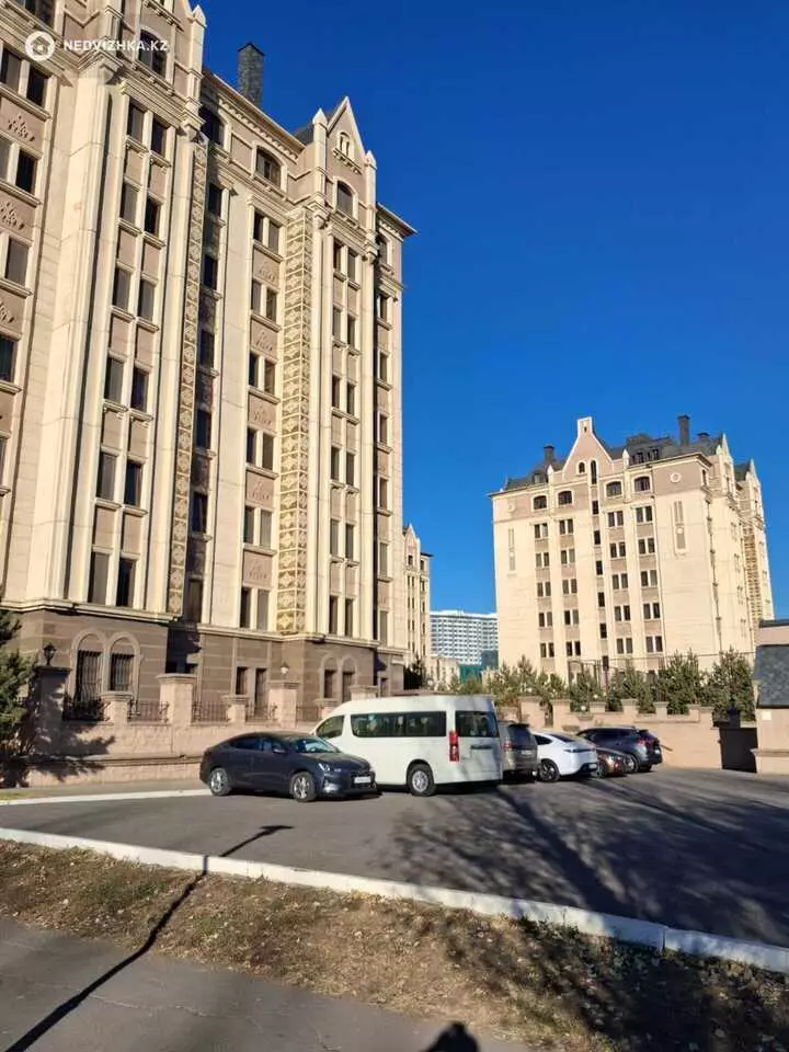 3-комнатная квартира, этаж 8 из 9, 82 м², фотография 2