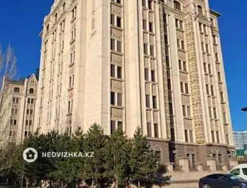 3-комнатная квартира, этаж 8 из 9, 82 м², миниатюра 1