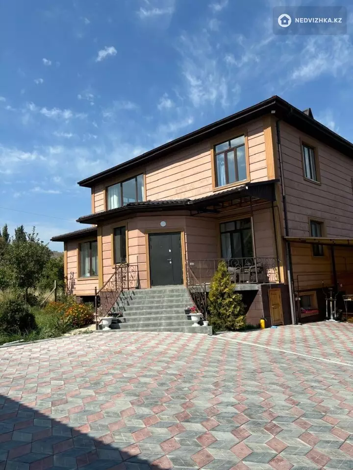 7-комнатный дом, 8 соток, 415 м², фотография 2