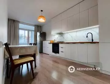 2-комнатная квартира, этаж 1 из 9, 60 м², миниатюра 1