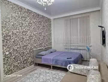 1-комнатная квартира, этаж 3 из 6, 42 м², На длительный срок