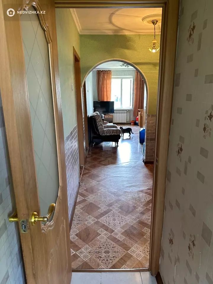 3-комнатная квартира, этаж 5 из 5, 64 м², фотография 2