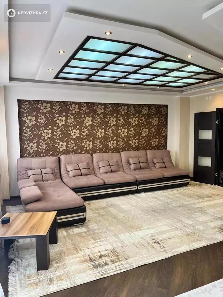 3-комнатная квартира, этаж 7 из 15, 90 м², фотография 2