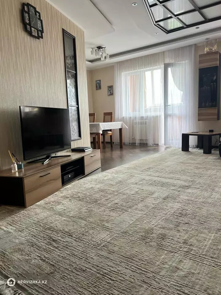 3-комнатная квартира, этаж 7 из 15, 90 м², фотография 5