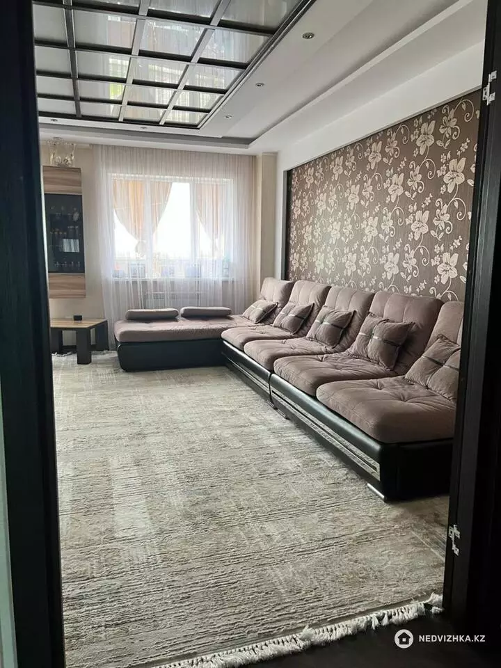 3-комнатная квартира, этаж 7 из 15, 90 м², фотография 3