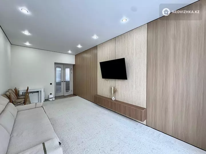 3-комнатная квартира, этаж 3 из 12, 90 м², фотография 3