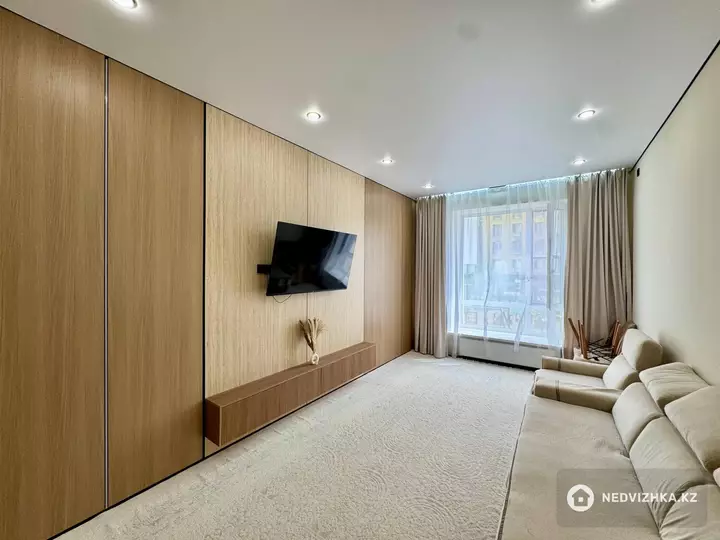 3-комнатная квартира, этаж 3 из 12, 90 м², фотография 2