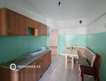 3-комнатная квартира, этаж 1 из 5, 90 м², На длительный срок