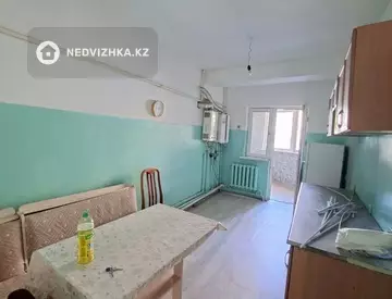 3-комнатная квартира, этаж 1 из 5, 90 м², На длительный срок