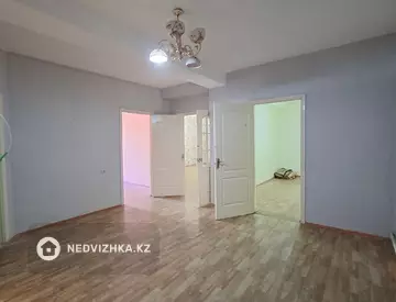 3-комнатная квартира, этаж 1 из 5, 90 м², На длительный срок