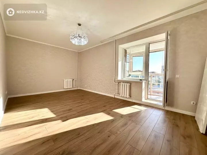 2-комнатная квартира, этаж 8 из 9, 65 м², фотография 2