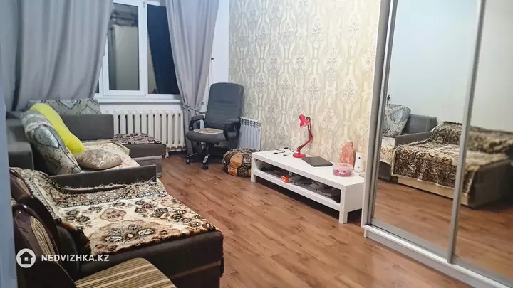 3-комнатная квартира, этаж 2 из 6, 70 м², фотография 3