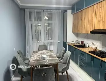 2-комнатная квартира, этаж 1 из 9, 82 м², На длительный срок