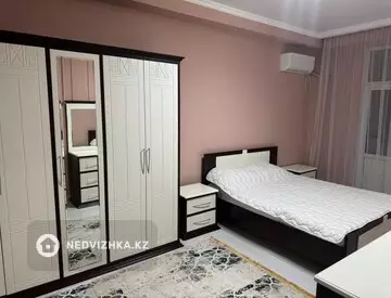 2-комнатная квартира, этаж 1 из 9, 82 м², На длительный срок