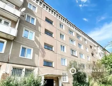 2-комнатная квартира, этаж 4 из 5, 52 м², миниатюра 1