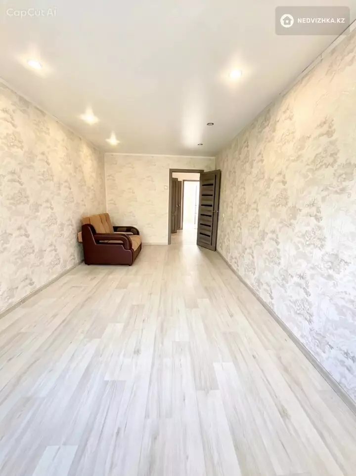 2-комнатная квартира, этаж 4 из 5, 52 м², фотография 5