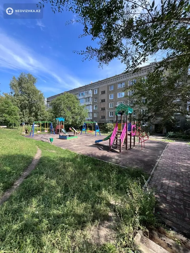 2-комнатная квартира, этаж 4 из 5, 52 м², фотография 2
