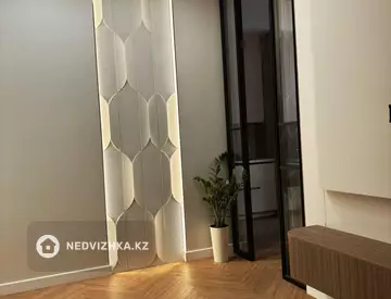 4-комнатная квартира, этаж 6 из 18, 94 м², миниатюра 5