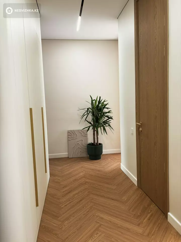 4-комнатная квартира, этаж 6 из 18, 94 м², фотография 3